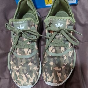 Adidas Originals NMD R1 J Olive Camo Strata Kids Size 7 Like New